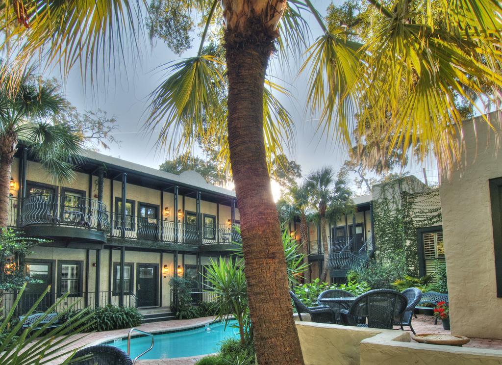 Village Inn And Pub St. Simons Island Экстерьер фото
